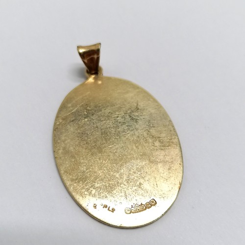 551 - 9ct hallmarked gold bark effect pendant - 3.5cm drop & 5g