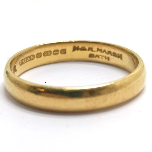 552 - 22ct hallmarked gold wedding band - size U½ & 5.7g