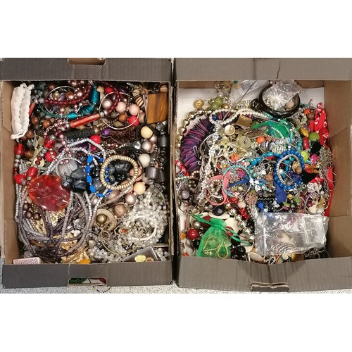 565 - 2 x boxes of costume jewellery - 8.9kgs total weight - SOLD ON BEHALF OF THE NEW BREAST CANCER UNIT ... 