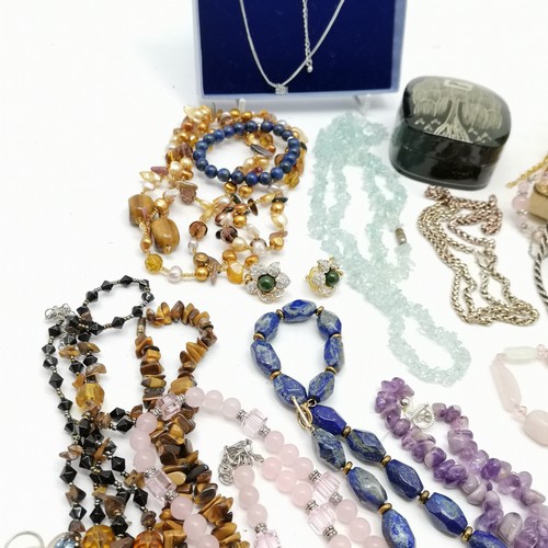 567 - Qty of costume jewellery inc hardstone beads necklaces (inc tigers eye, amethyst, rose quartz, lapis... 