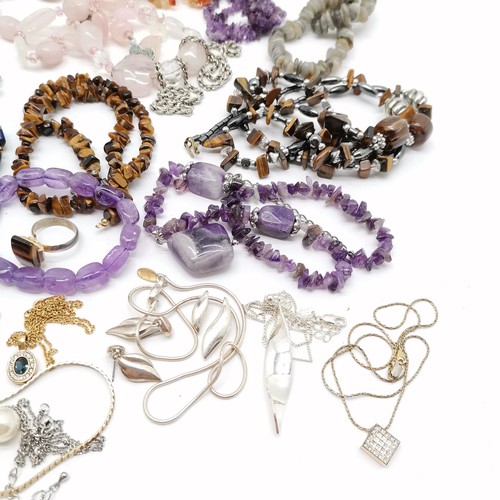 567 - Qty of costume jewellery inc hardstone beads necklaces (inc tigers eye, amethyst, rose quartz, lapis... 