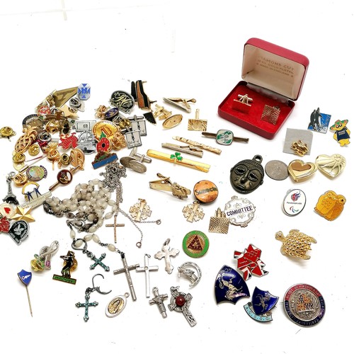 573 - Qty of religious jewellery inc silver St Christopher t/w cufflinks, tie slides, badges (inc Sunecta,... 