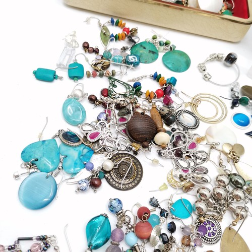 575 - Large qty of costume earrings inc some silver - SOLD ON BEHALF OF THE NEW BREAST CANCER UNIT APPEAL ... 