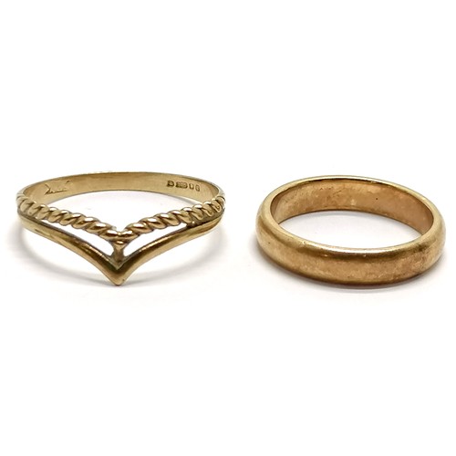 586 - 2 x gold rings - wishbone (hallmarked 9ct & size O½ & 1g) & band ring (unmarked but touch tests as 1... 