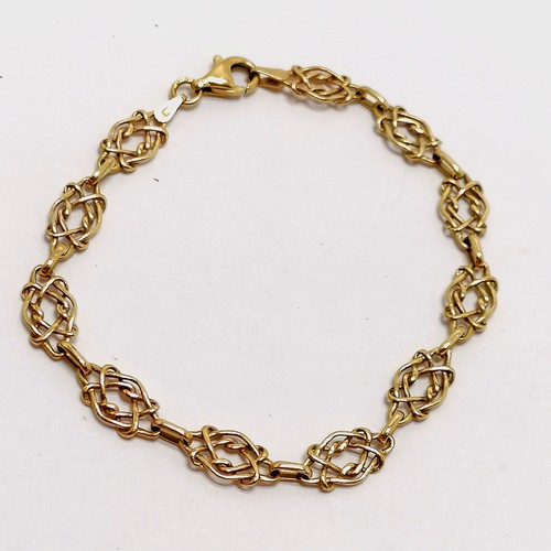 606 - 9ct hallmarked gold fancy link bracelet - 20cm & 5.6g