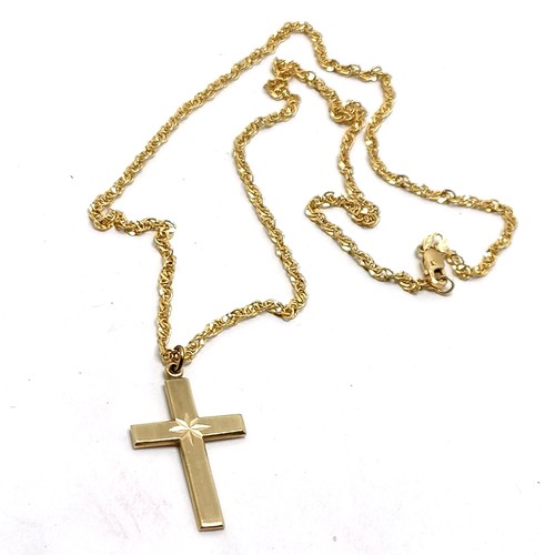 609 - 9ct hallmarked gold cross pendant (2.8cm) on a 9ct hallmarked gold rope link 44cm chain - 5.1g