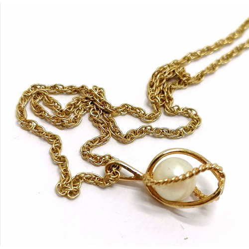 613 - 9ct marked gold 40cm chain with caged pearl pendant in unmarked gold mount - 3.3g total weight