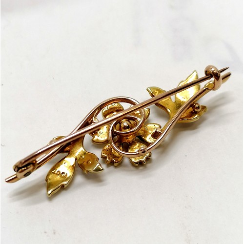 615 - Antique 15ct marked gold bar brooch set with pearl in a Wilson & Sharp (Edinburgh) retail box - broo... 