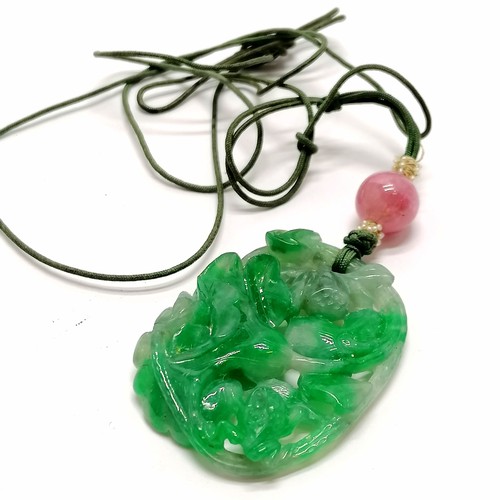 620 - Chinese hand carved green jade pendant with pierced flower / fruit detail with a pink jade bead - pe... 