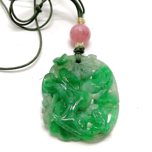 620 - Chinese hand carved green jade pendant with pierced flower / fruit detail with a pink jade bead - pe... 