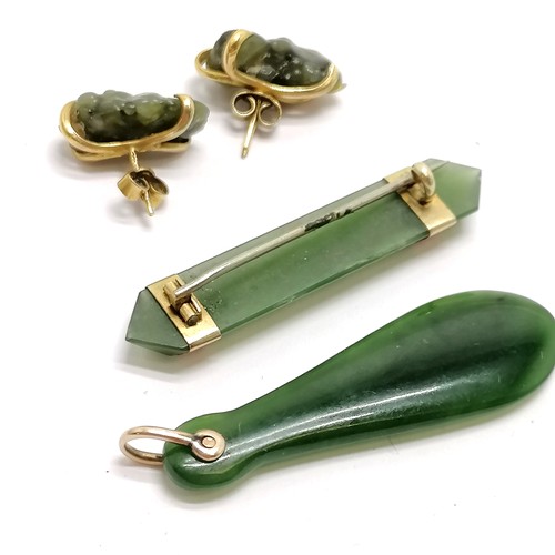 629 - Indistinctly marked gold earrings set with jade t/w gold mounted maori jade pendant & jade bar brooc... 