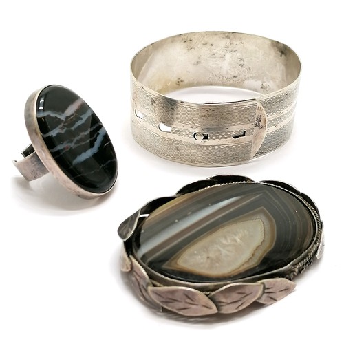 634 - Antique silver buckle adjustable bangle with engine turned detail, silver ring set with agate and an... 