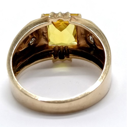 636 - 10k marked gold ring set with yellow & white stones - size U & 7.5g total weight