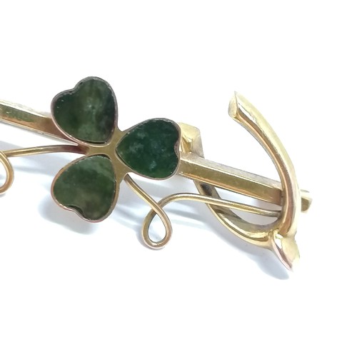 639 - Antique 9ct hallmarked gold Irish brooch with wishbone & triple connemara stone set shamrock detail ... 