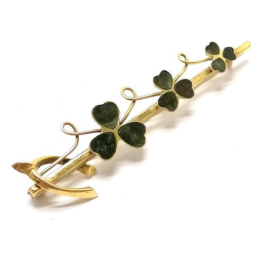 639 - Antique 9ct hallmarked gold Irish brooch with wishbone & triple connemara stone set shamrock detail ... 