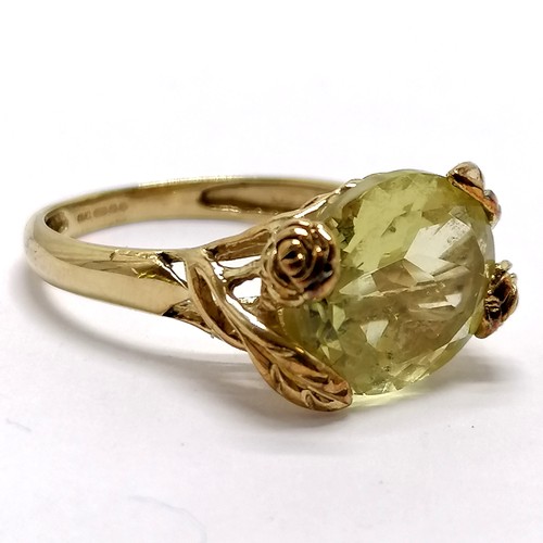 642 - 9ct hallmarked gold peridot ring with rose detail to claws / mount - size N & 3.1g total weight