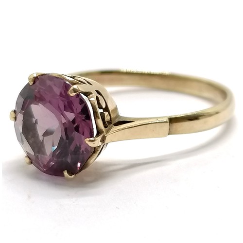 648 - Gold ring (rubbed marks) set with alexandrite - size N½ & 2.6g total weight