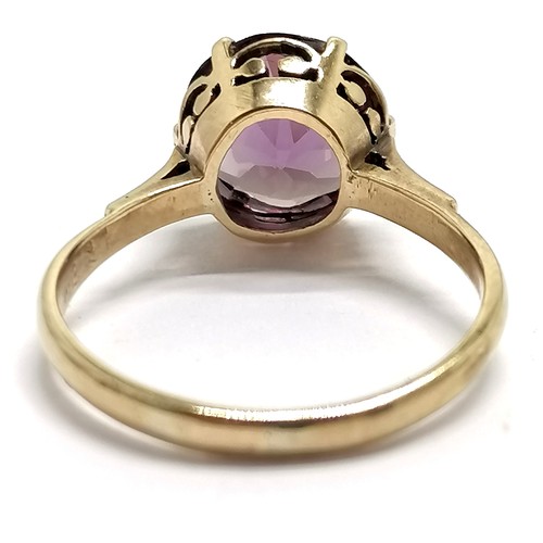 648 - Gold ring (rubbed marks) set with alexandrite - size N½ & 2.6g total weight