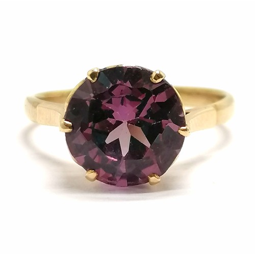 648 - Gold ring (rubbed marks) set with alexandrite - size N½ & 2.6g total weight