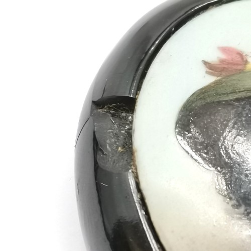 654 - Antique micro mosaic lapel button depicting birds on bird bath (22mm diameter) t/w 2 x porcelain pan... 