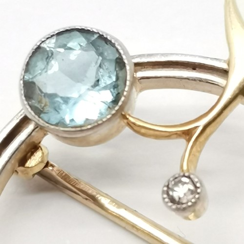 668 - Antique 15ct marked gold (with 1919 dedication) aquamarine & diamond set brooch - 21mm diameter & 2.... 