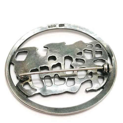 693 - 1965 silver Brutalist style brooch by William Hardwick Hall (1937-2006) - 48mm across & 14.5g