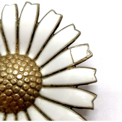 695 - Anton Michelsen (Denmark) silver & enamel daisy brooch - 4cm diameter & 16.7g total weight ~ 1 petal... 