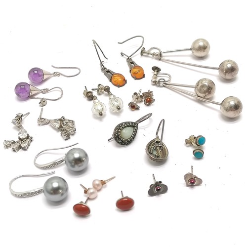 700 - 12 x pairs of earings (11 silver & 1 x 9ct gold studs) - inc amber etc - longest 6cm drop & total we... 