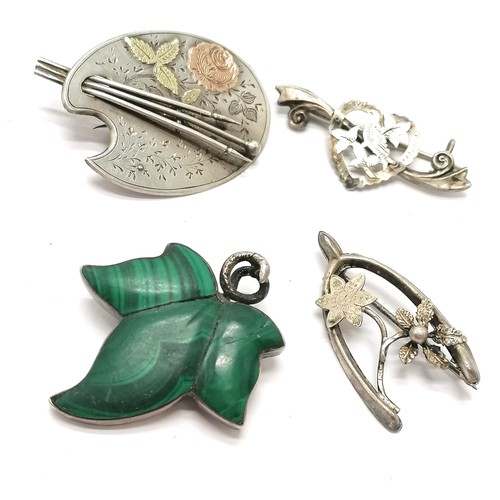 702 - Qty of silver jewellery - mostly brooches, miners lamp pendant with bloodstone set base by Able & Ch... 