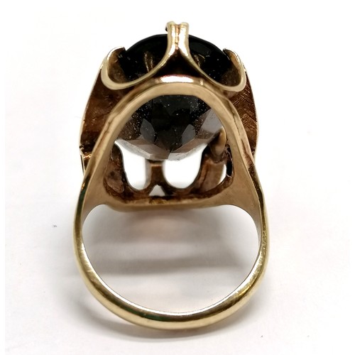 710 - 9ct hallmarked gold smoky quartz stone set ring - size J½ & 6.7g total weight