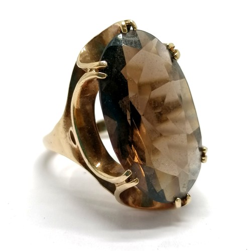 710 - 9ct hallmarked gold smoky quartz stone set ring - size J½ & 6.7g total weight