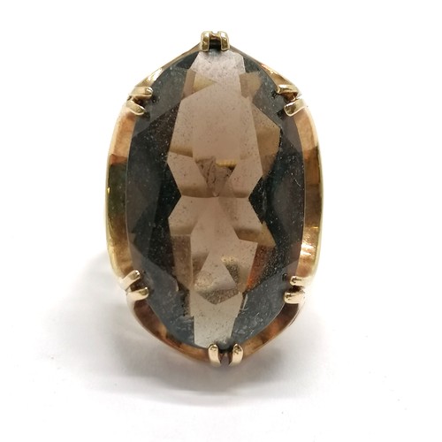 710 - 9ct hallmarked gold smoky quartz stone set ring - size J½ & 6.7g total weight