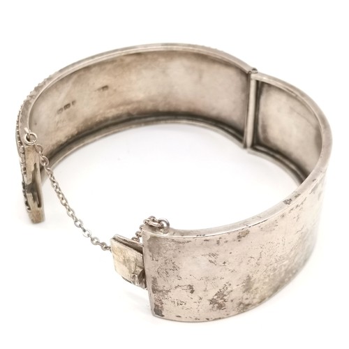 736 - Antique silver hallmarked bangle (2.5cm wide) - 6.5cm across & 33g ~ slight loss to detail of 1 edge... 