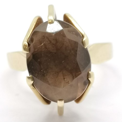 787 - 14ct marked gold smoky quartz stone set ring with stylised claw mounts - size N & 5g total weight