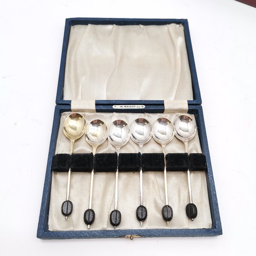 842 - Continental silver handled servers with engraved & pierced decoration with lily design handles in or... 