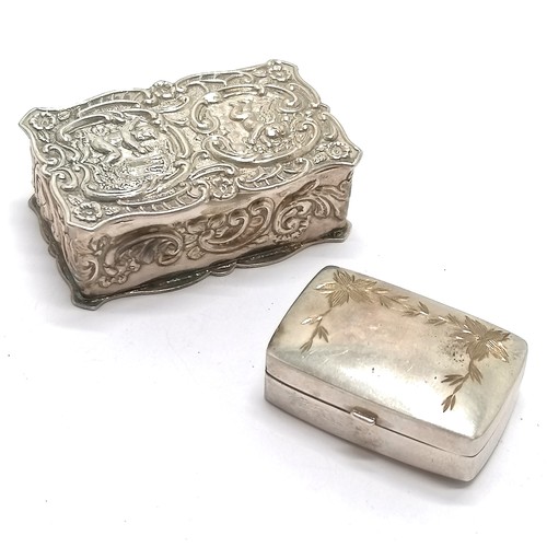 863 - 2 x silver hallmarked small lidded boxes - plain box by Ari D Norman & ornate box (with gilt interio... 