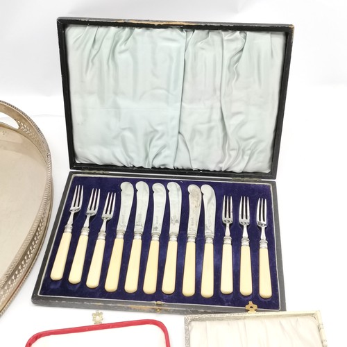 907 - 4 cased sets of silver plated cutlery including berry spoons in 26cm x 12.5cm case T/W an oval silve... 