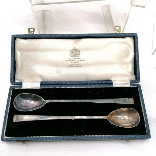 912 - Qty of plated ware - Mappin & Webb serving spoons (in box), Elkington fish eaters (in boxes), 2 bran... 