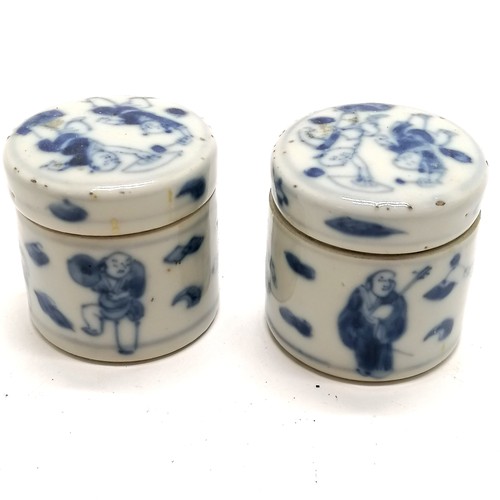 141 - 2 x antique Chinese lidded pots with blue & white figural decoration (4.5cm high x 4cm diameter) t/w... 