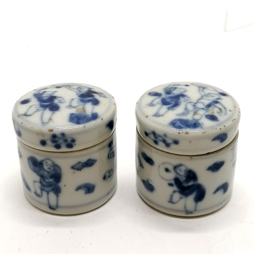 141 - 2 x antique Chinese lidded pots with blue & white figural decoration (4.5cm high x 4cm diameter) t/w... 