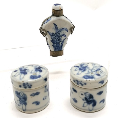 141 - 2 x antique Chinese lidded pots with blue & white figural decoration (4.5cm high x 4cm diameter) t/w... 