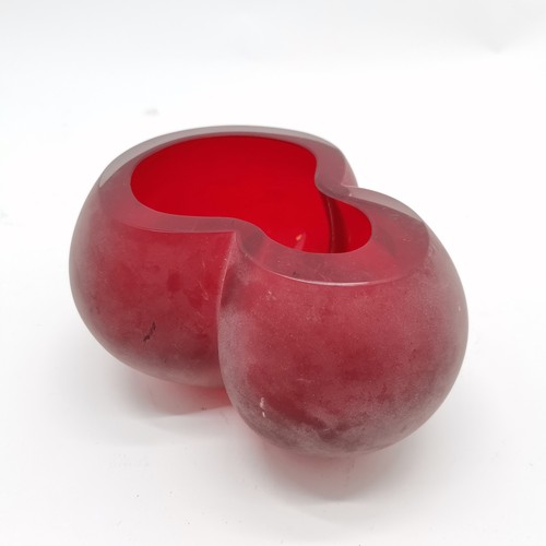 256 - Red art glass squat vase - 9.5cm high x 16.5cm across