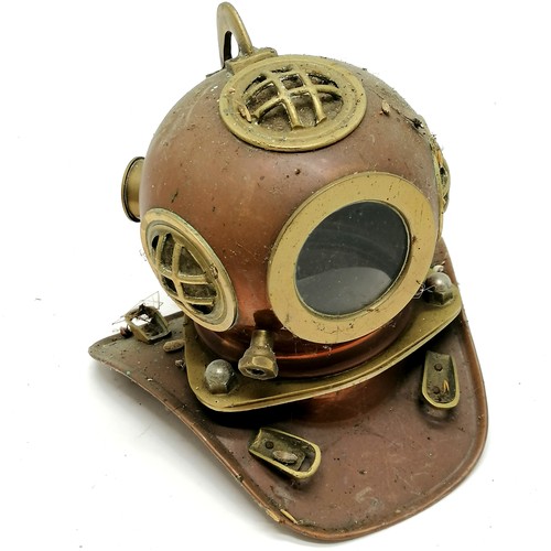 333 - Starboard copper boat lamp, novelty small diving helmet & brass ship design fireside companian set (... 