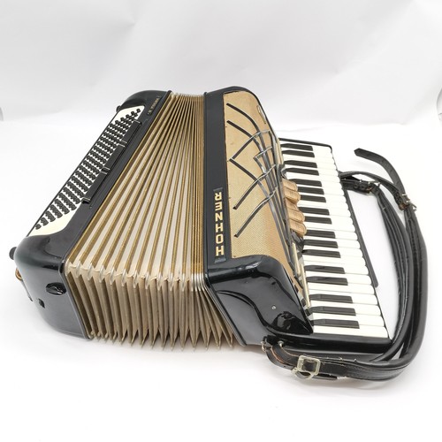 405 - Hohner virtuola III accordion in original case (58cm x 48cm x 24cm at deepest) ~ bellows function & ... 