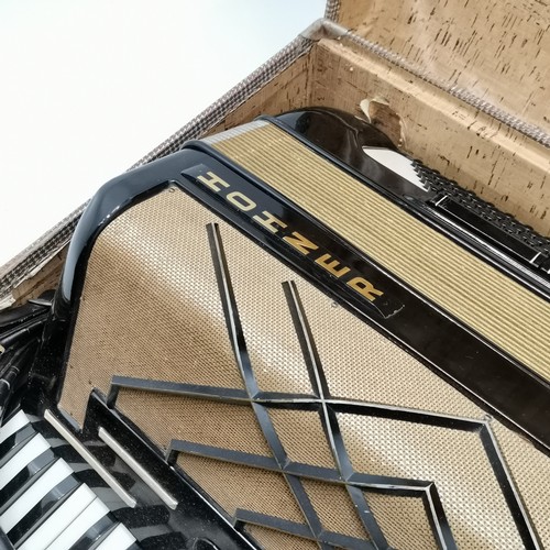 405 - Hohner virtuola III accordion in original case (58cm x 48cm x 24cm at deepest) ~ bellows function & ... 