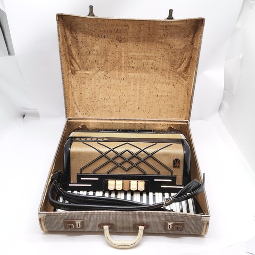 405 - Hohner virtuola III accordion in original case (58cm x 48cm x 24cm at deepest) ~ bellows function & ... 