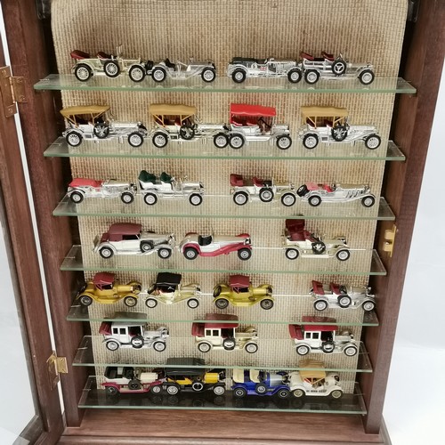 417 - Wooden display cabinet containing 26 models of cars - 65cm x 50cm x 10cm ~ slight a/f to bottom left... 