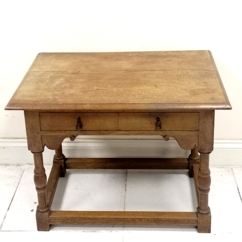 477 - Antique oak 2 drawer side table with stretcher base - has a split to the top but otherwise in good u... 