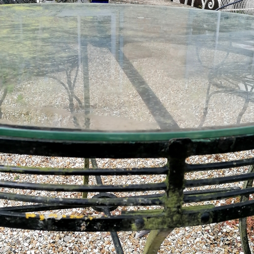 20A - Glass topped circular black wrought iron table with 4 matching unusual wirework designed chairs  - t... 