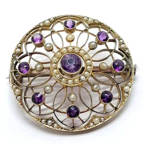 403 - Antique 15ct marked gold circular brooch set with amethyst / pearl by Murrle Bennett & Co - 3.2cm di... 